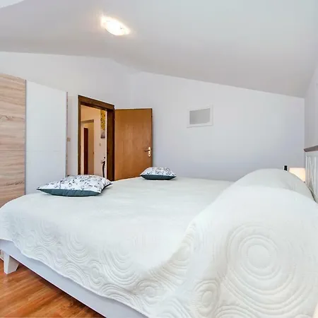 Len Apartment *
